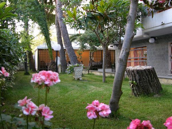 Hotel Bristol Pineto Extérieur photo
